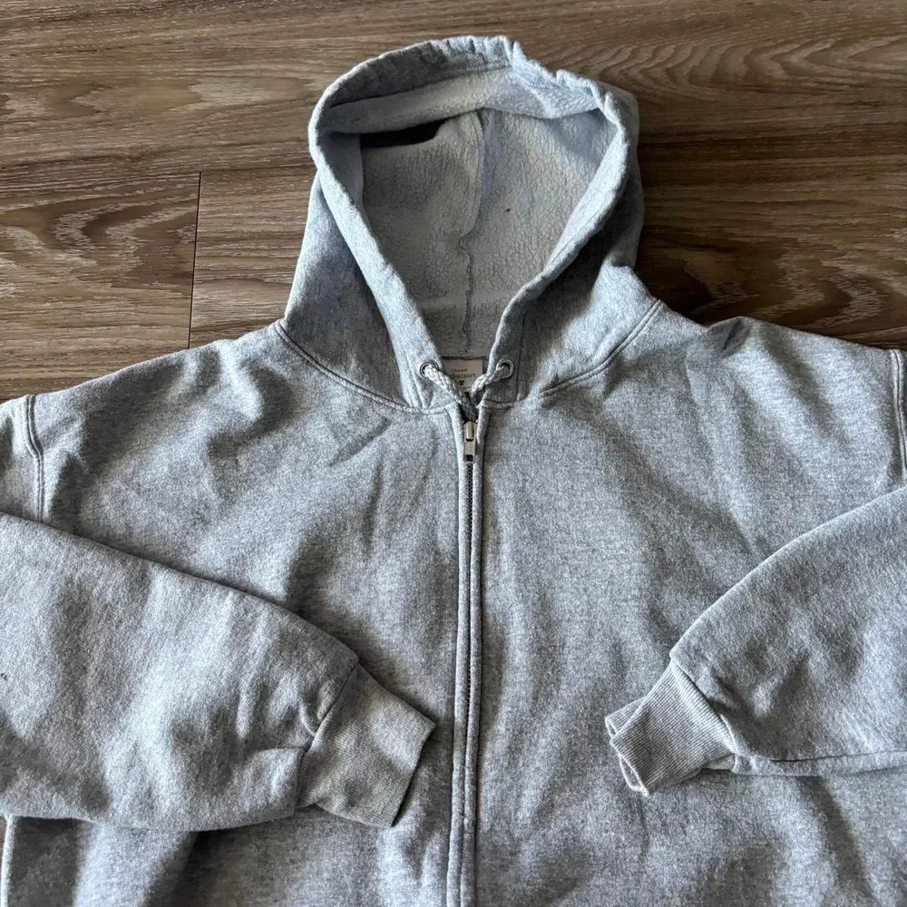 Vintage Y2K/2000s Grey Blank Russell Style Essential Zip Up Hoodie!